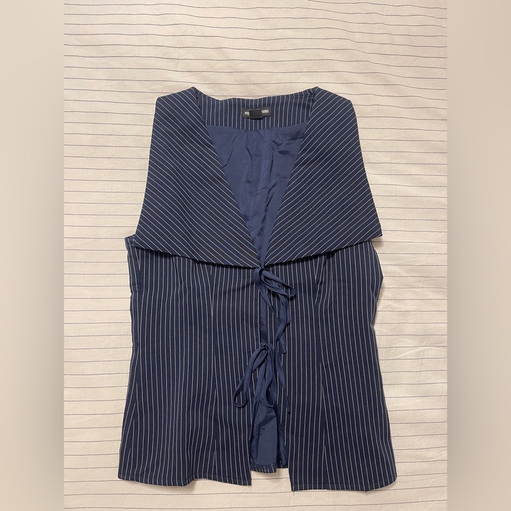 Pretty Little Thing - Tie Front Shirt